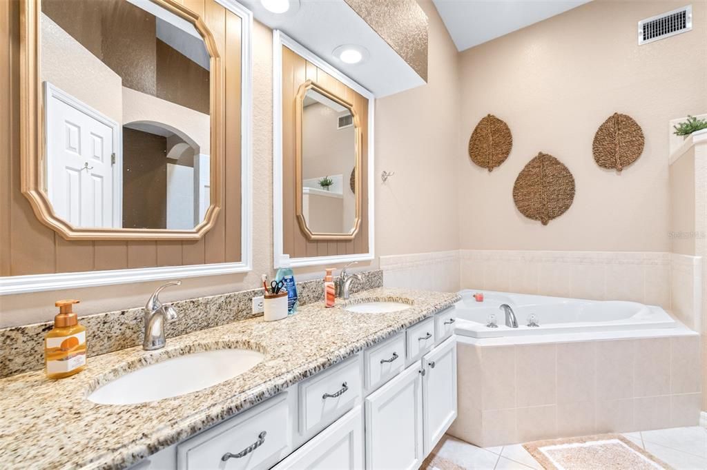For Sale: $339,000 (3 beds, 2 baths, 1674 Square Feet)