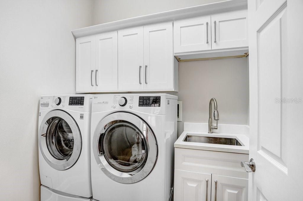 Activo con contrato: $1,050,000 (4 camas, 3 baños, 3272 Pies cuadrados)