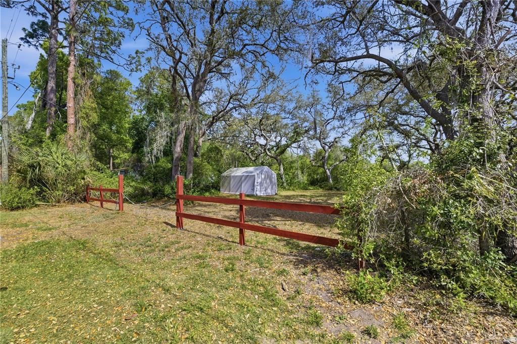На продажу: $23,900 (0.30 acres)