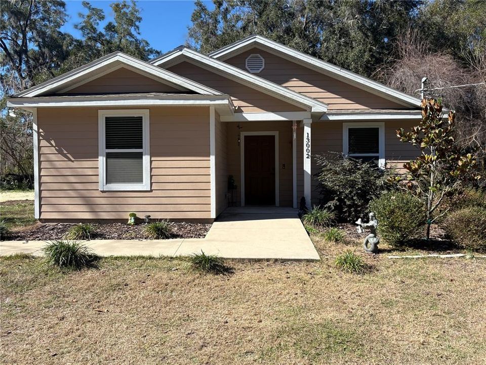For Rent: $2,500 (3 beds, 2 baths, 1224 Square Feet)