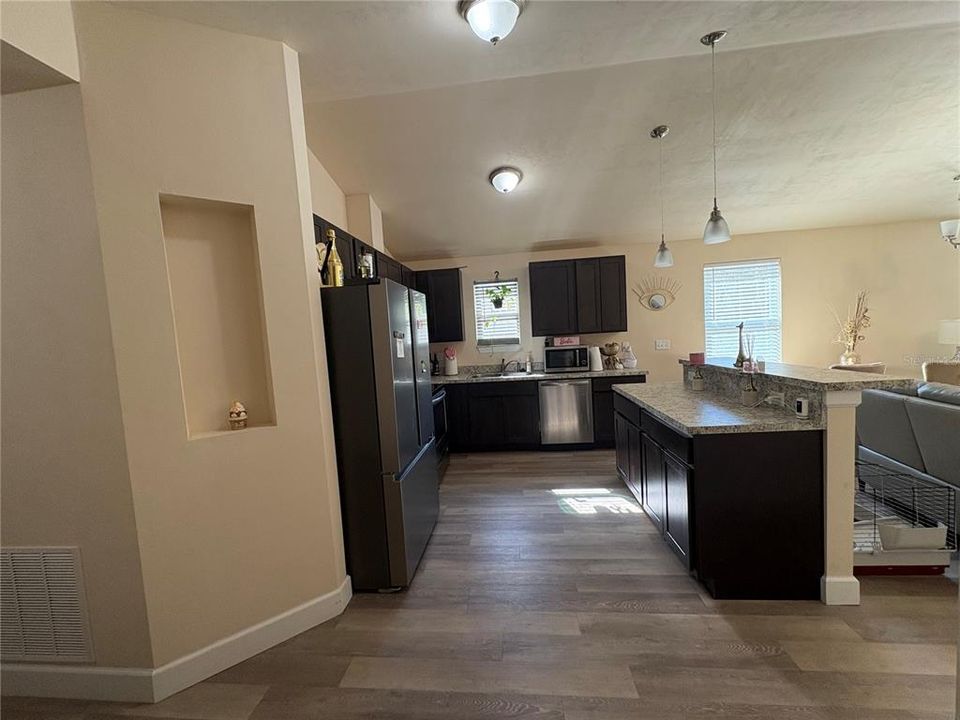 For Rent: $2,500 (3 beds, 2 baths, 1224 Square Feet)