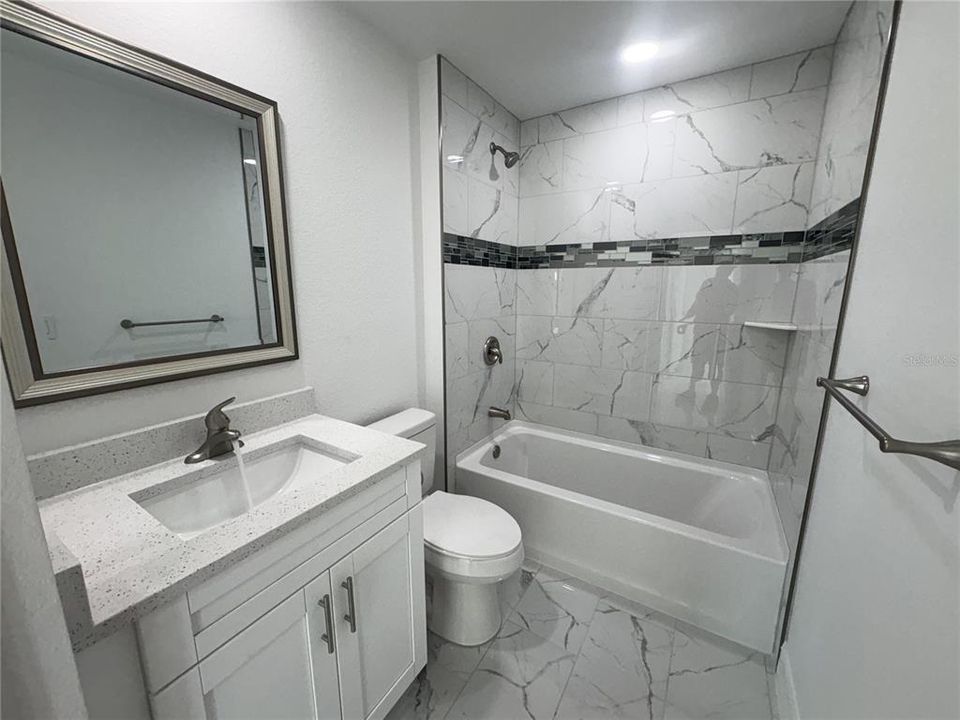 Activo con contrato: $299,900 (3 camas, 2 baños, 1310 Pies cuadrados)