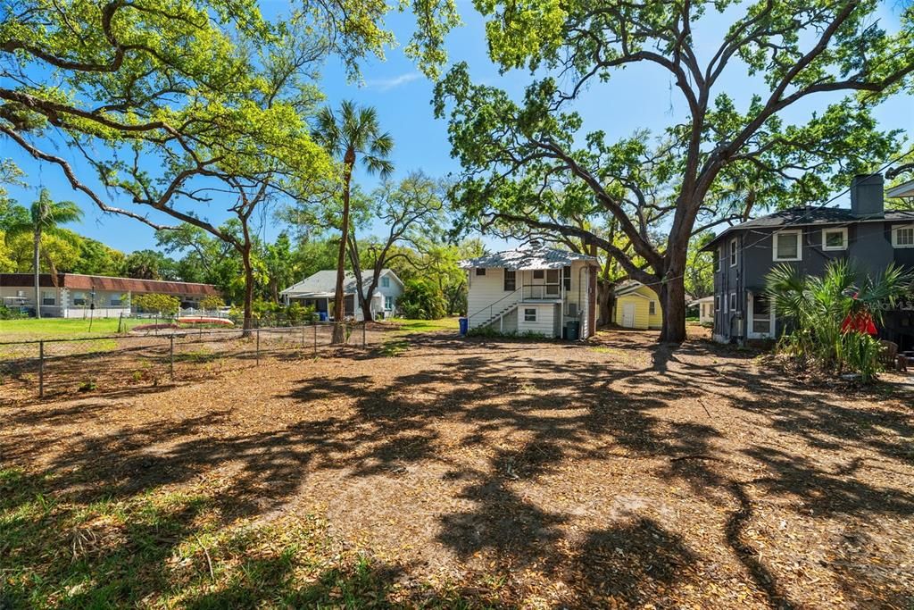 En Venta: $1,495,000 (0.53 acres)