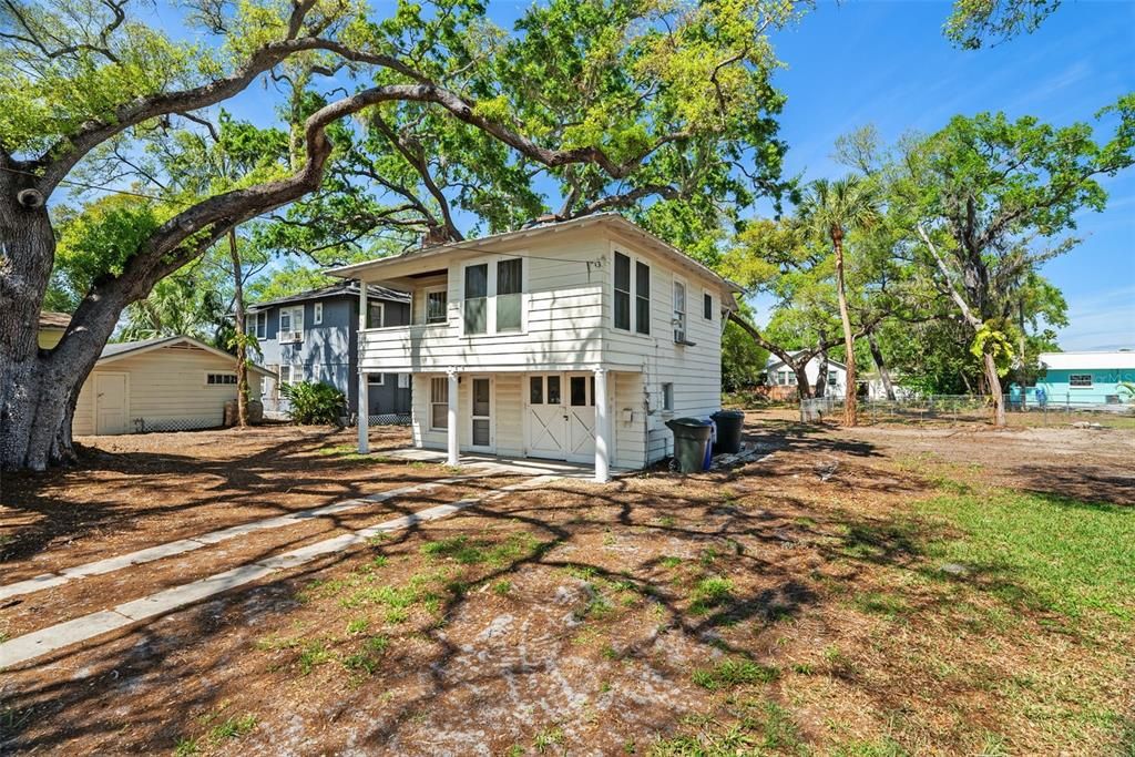 En Venta: $1,495,000 (0.53 acres)