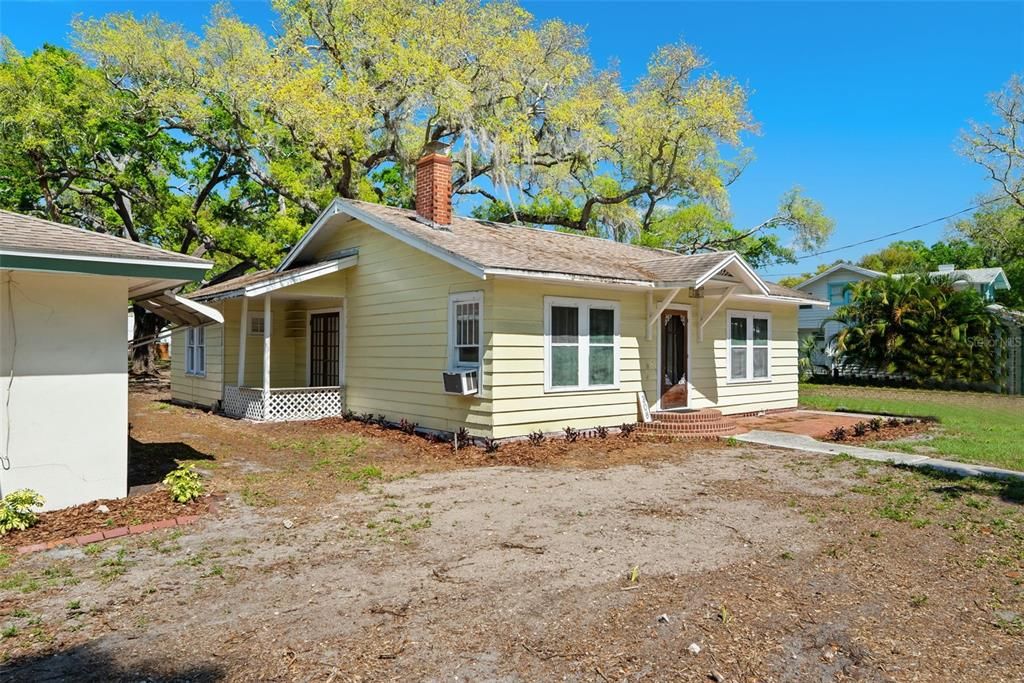 En Venta: $1,495,000 (0.53 acres)