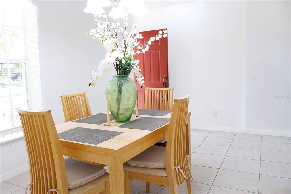 待售: $307,000 (3 贝兹, 2 浴室, 1965 平方英尺)