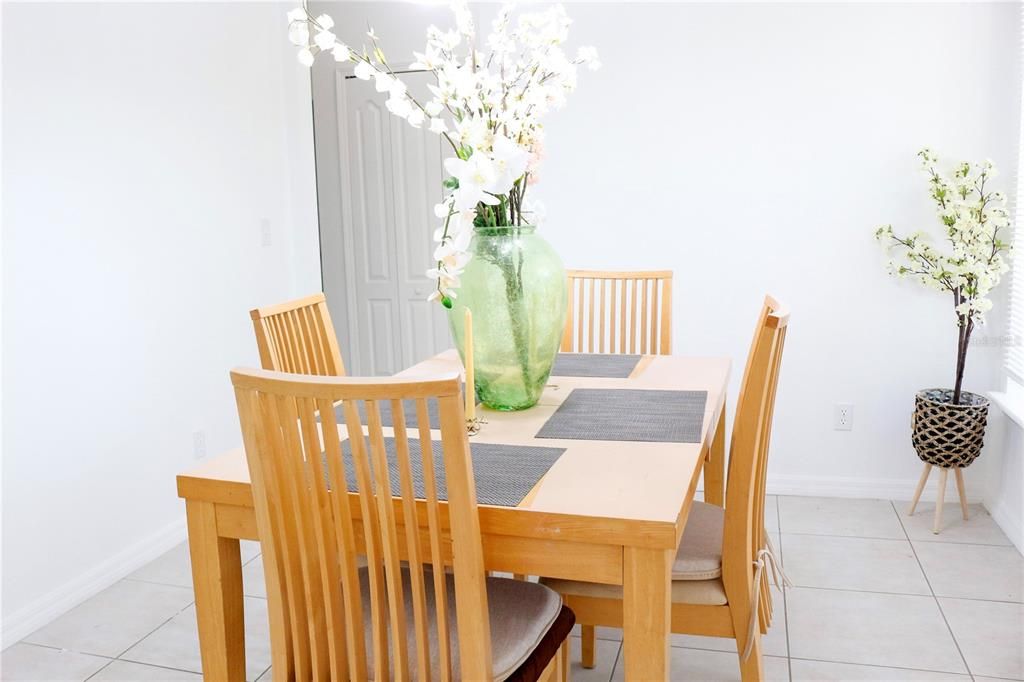 待售: $307,000 (3 贝兹, 2 浴室, 1965 平方英尺)