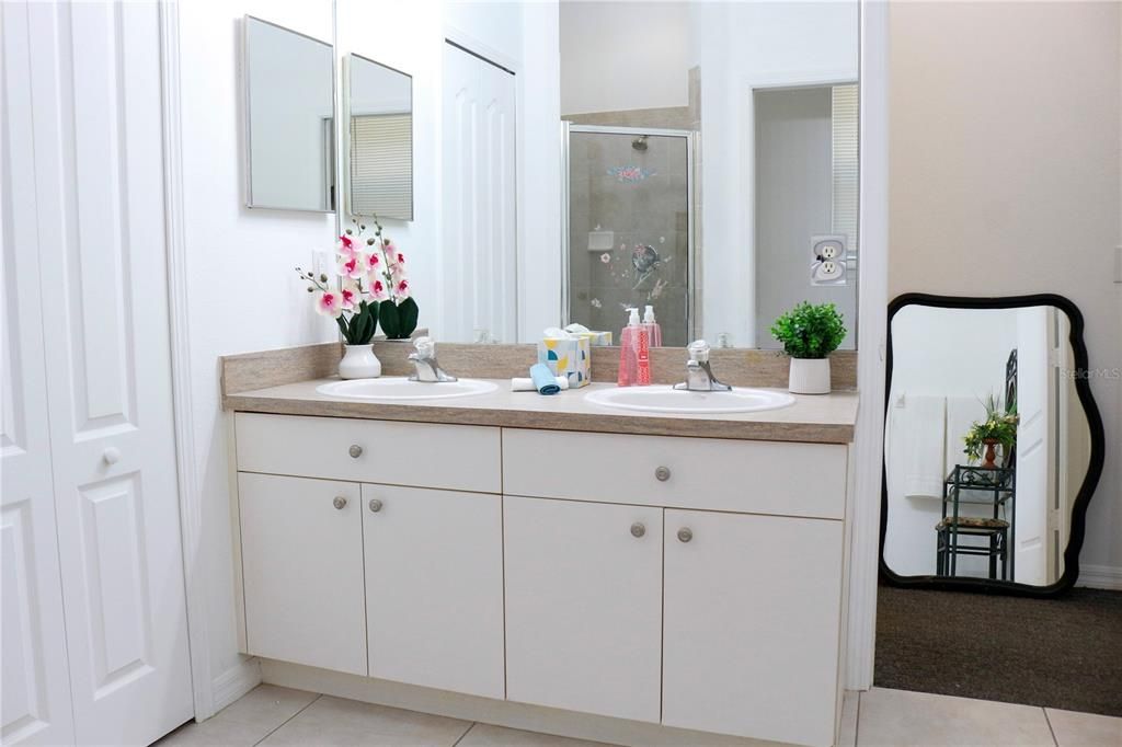 待售: $307,000 (3 贝兹, 2 浴室, 1965 平方英尺)