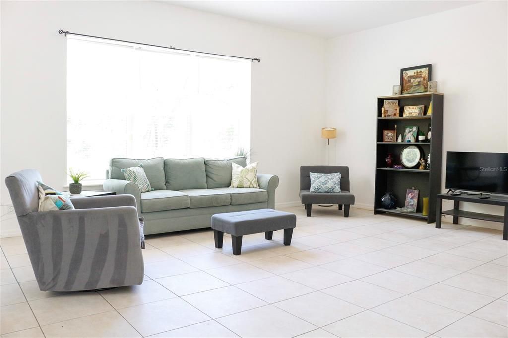 待售: $307,000 (3 贝兹, 2 浴室, 1965 平方英尺)