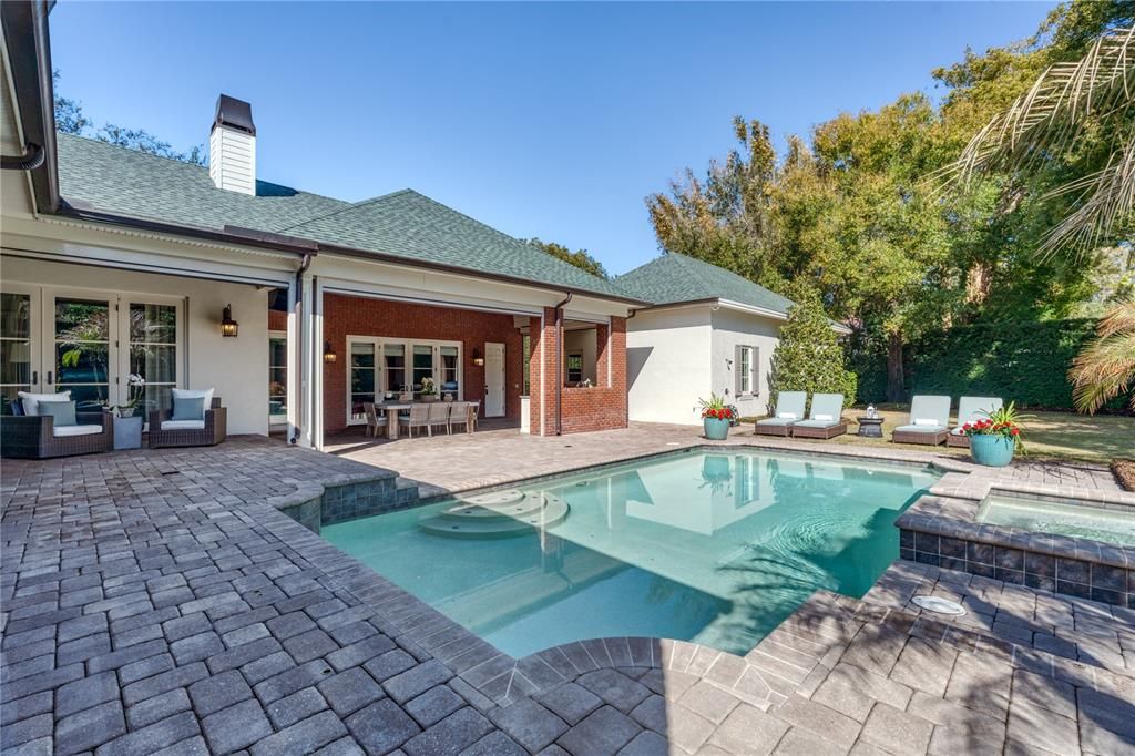Activo con contrato: $3,250,000 (5 camas, 4 baños, 5243 Pies cuadrados)