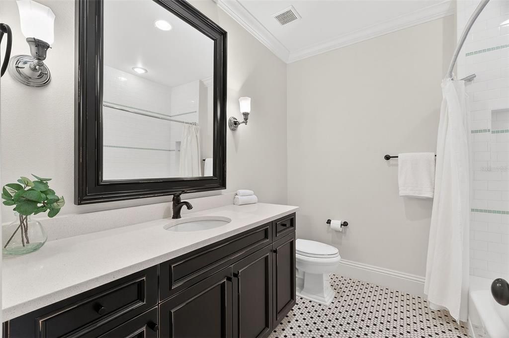 Activo con contrato: $3,250,000 (5 camas, 4 baños, 5243 Pies cuadrados)