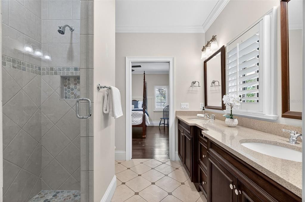 Activo con contrato: $3,250,000 (5 camas, 4 baños, 5243 Pies cuadrados)
