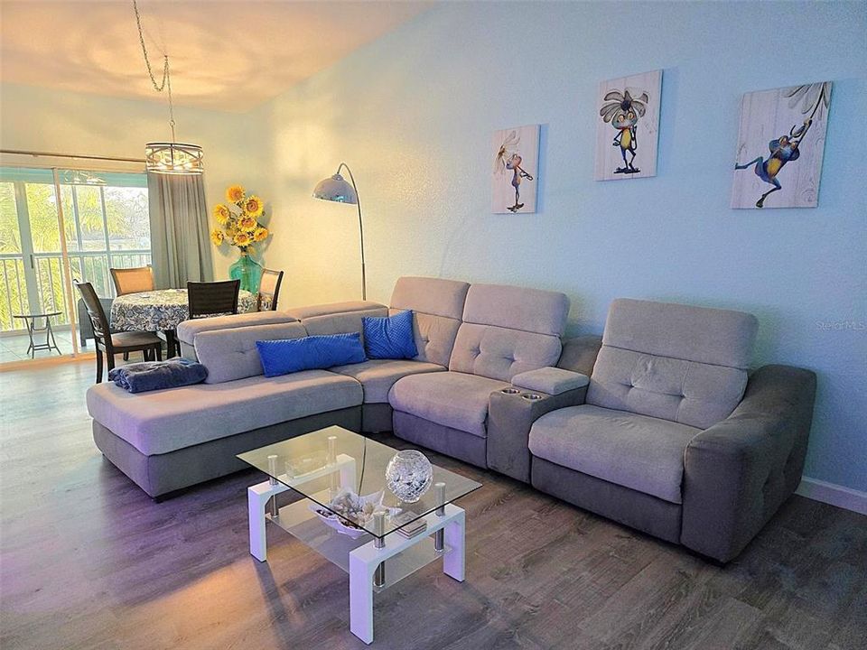 For Sale: $215,000 (2 beds, 2 baths, 1153 Square Feet)