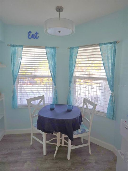 For Sale: $215,000 (2 beds, 2 baths, 1153 Square Feet)