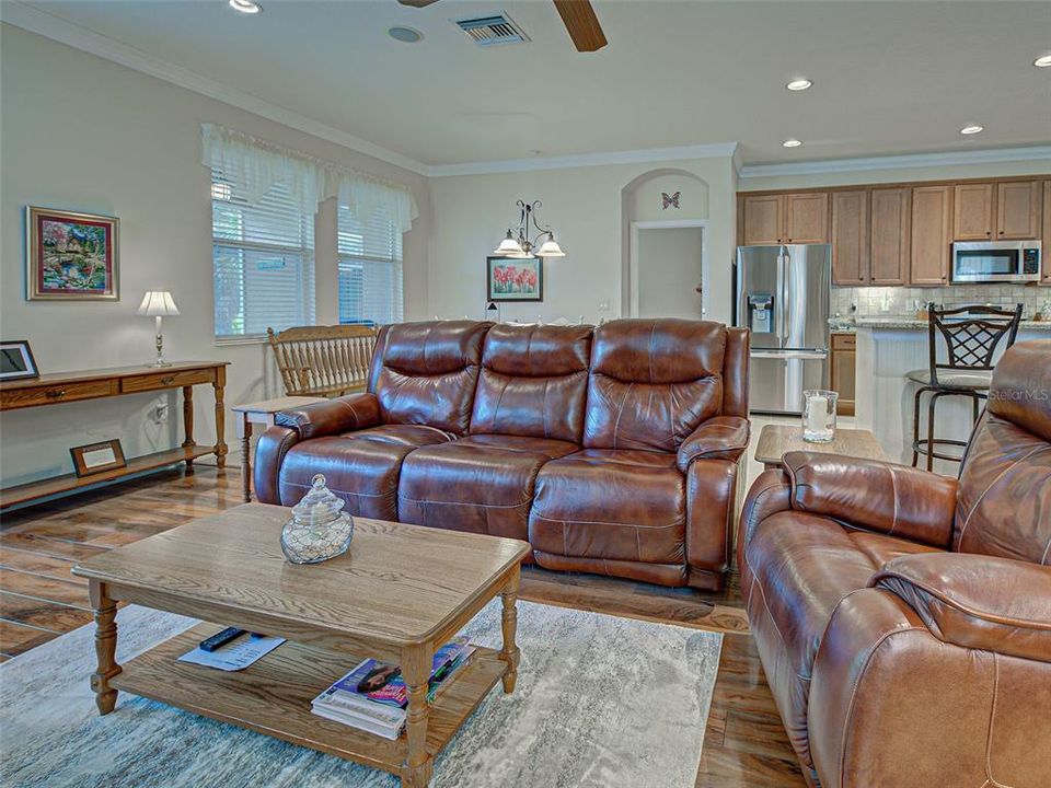 Active With Contract: $379,900 (3 beds, 2 baths, 1965 Square Feet)