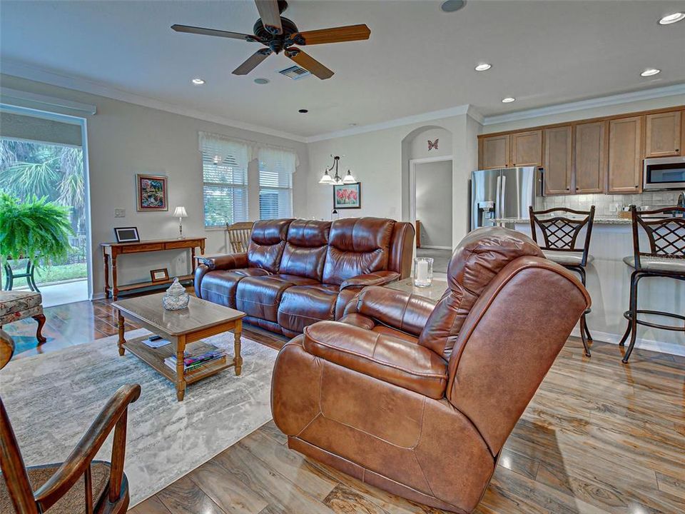 Active With Contract: $379,900 (3 beds, 2 baths, 1965 Square Feet)