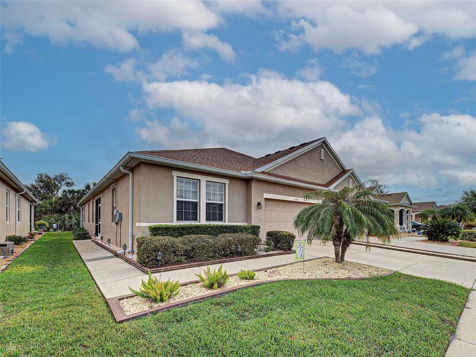 Active With Contract: $379,900 (3 beds, 2 baths, 1965 Square Feet)