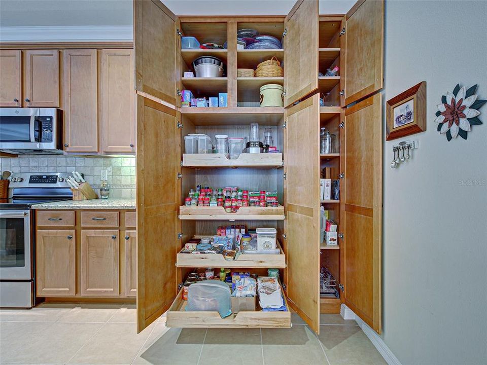 Active With Contract: $379,900 (3 beds, 2 baths, 1965 Square Feet)