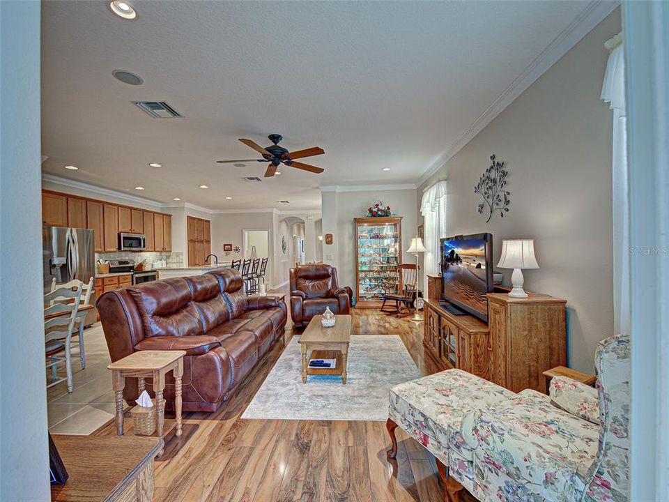 Active With Contract: $379,900 (3 beds, 2 baths, 1965 Square Feet)