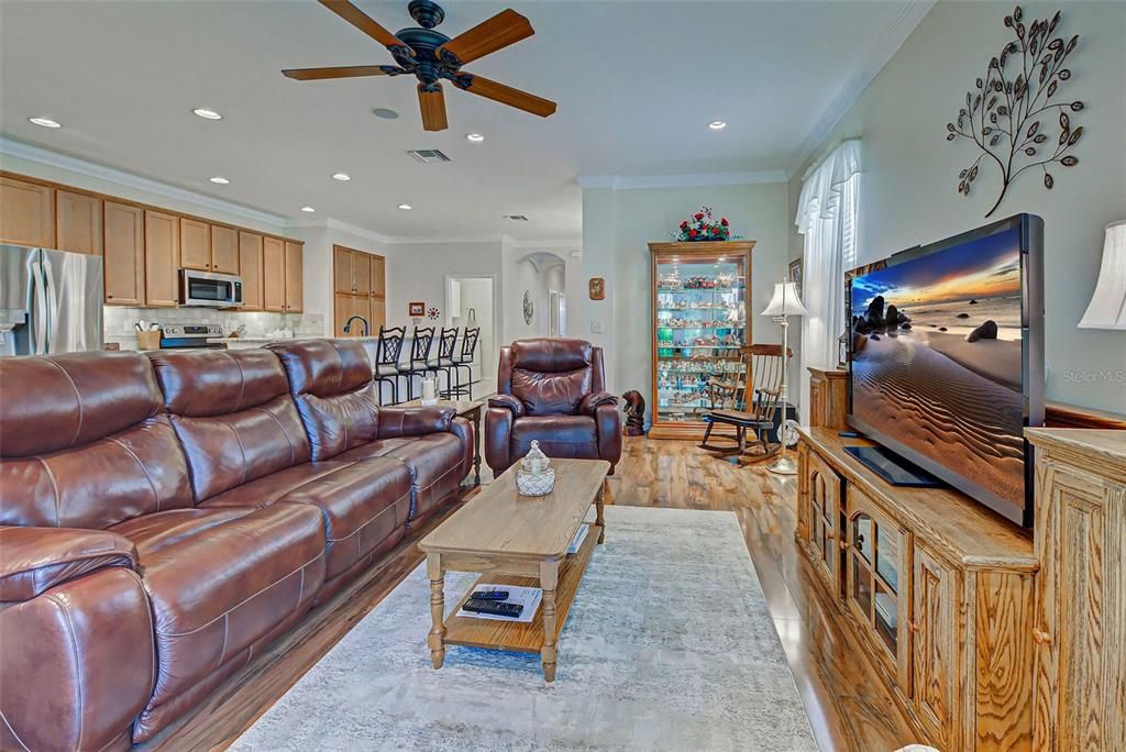 Active With Contract: $379,900 (3 beds, 2 baths, 1965 Square Feet)