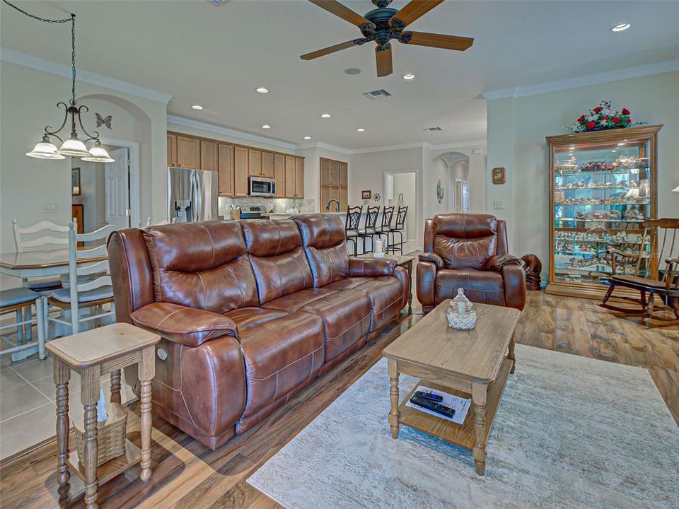 Active With Contract: $379,900 (3 beds, 2 baths, 1965 Square Feet)