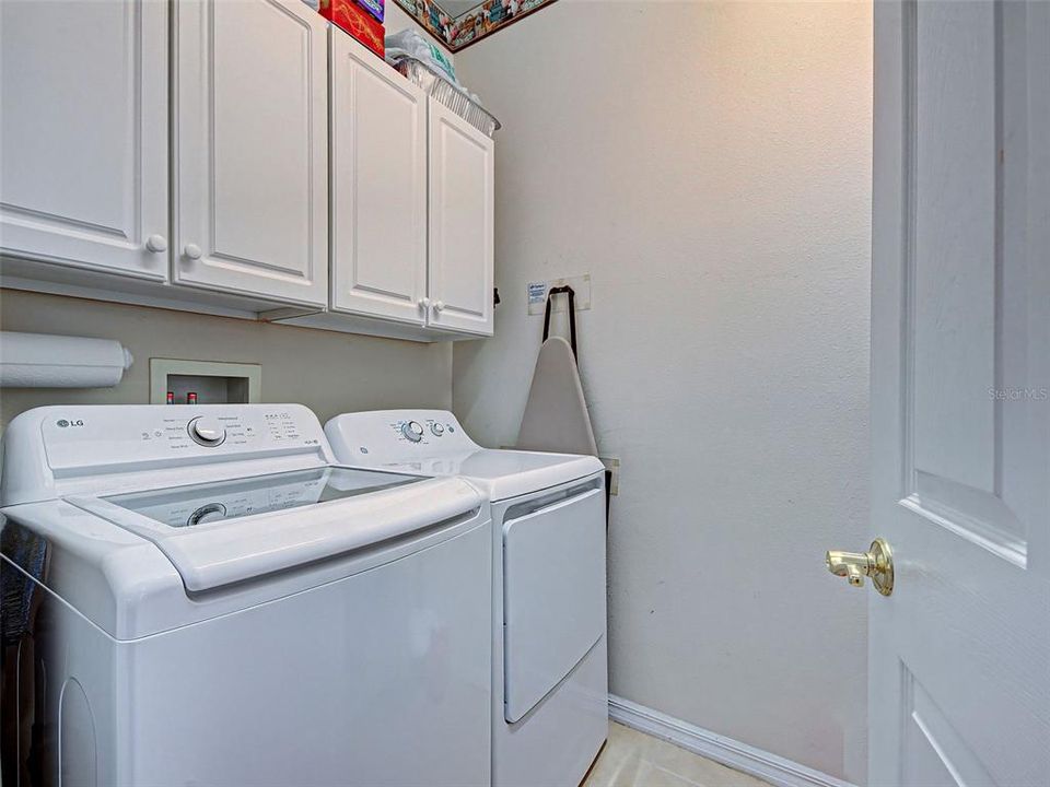 Active With Contract: $379,900 (3 beds, 2 baths, 1965 Square Feet)