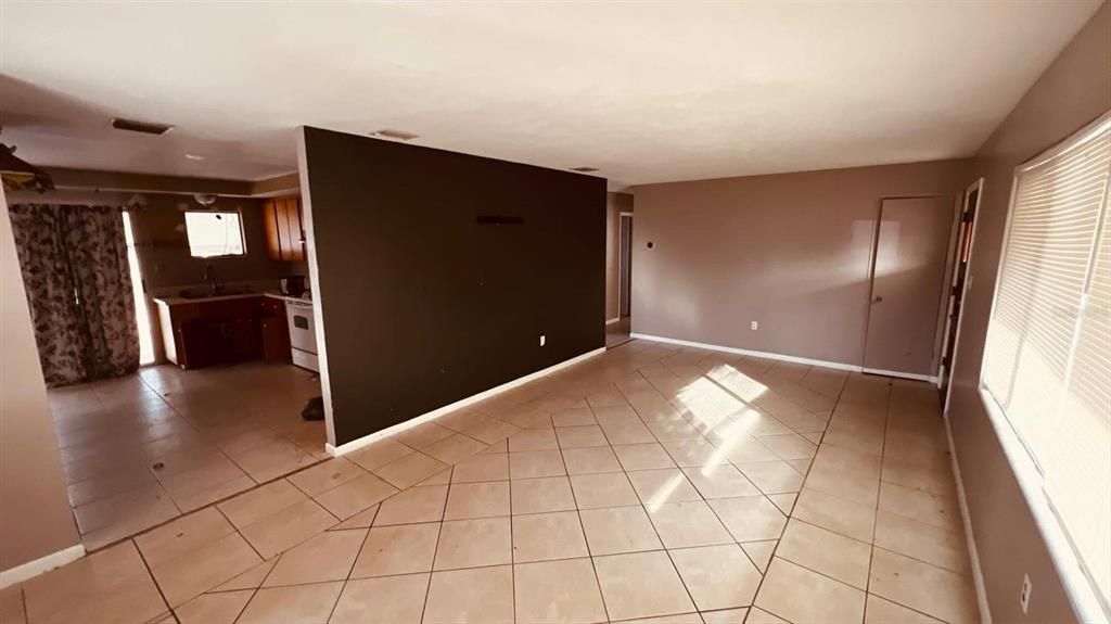 Activo con contrato: $174,900 (4 camas, 3 baños, 2014 Pies cuadrados)