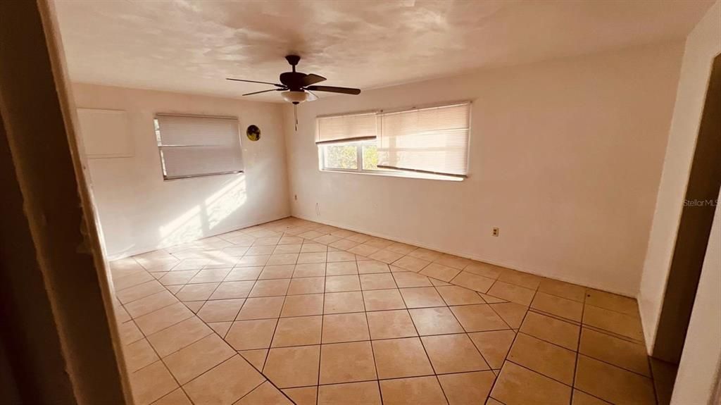 Activo con contrato: $174,900 (4 camas, 3 baños, 2014 Pies cuadrados)