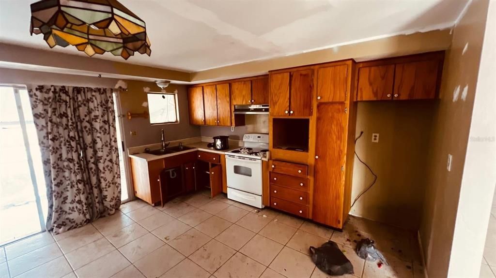 Activo con contrato: $174,900 (4 camas, 3 baños, 2014 Pies cuadrados)