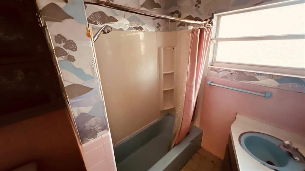 Activo con contrato: $174,900 (4 camas, 3 baños, 2014 Pies cuadrados)
