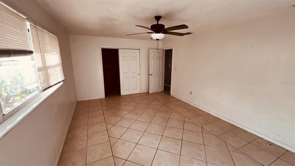 Activo con contrato: $174,900 (4 camas, 3 baños, 2014 Pies cuadrados)