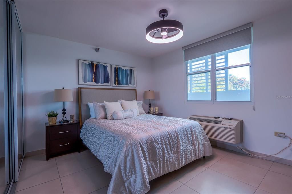 For Sale: $595,000 (2 beds, 2 baths, 1247.34 Square Feet)
