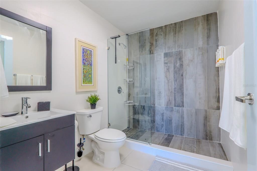 For Sale: $595,000 (2 beds, 2 baths, 1247.34 Square Feet)
