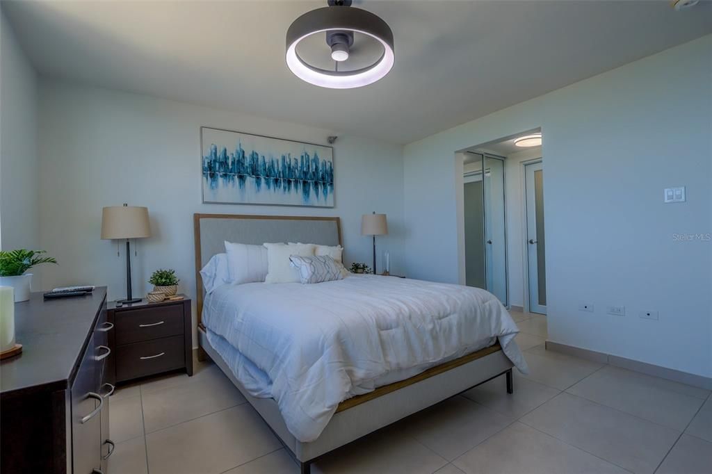 For Sale: $595,000 (2 beds, 2 baths, 1247.34 Square Feet)