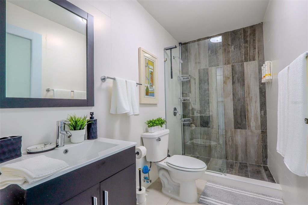 For Sale: $595,000 (2 beds, 2 baths, 1247.34 Square Feet)