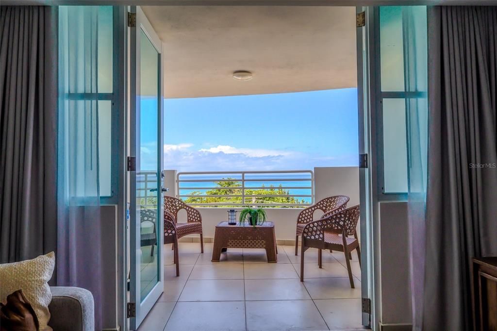 For Sale: $595,000 (2 beds, 2 baths, 1247.34 Square Feet)