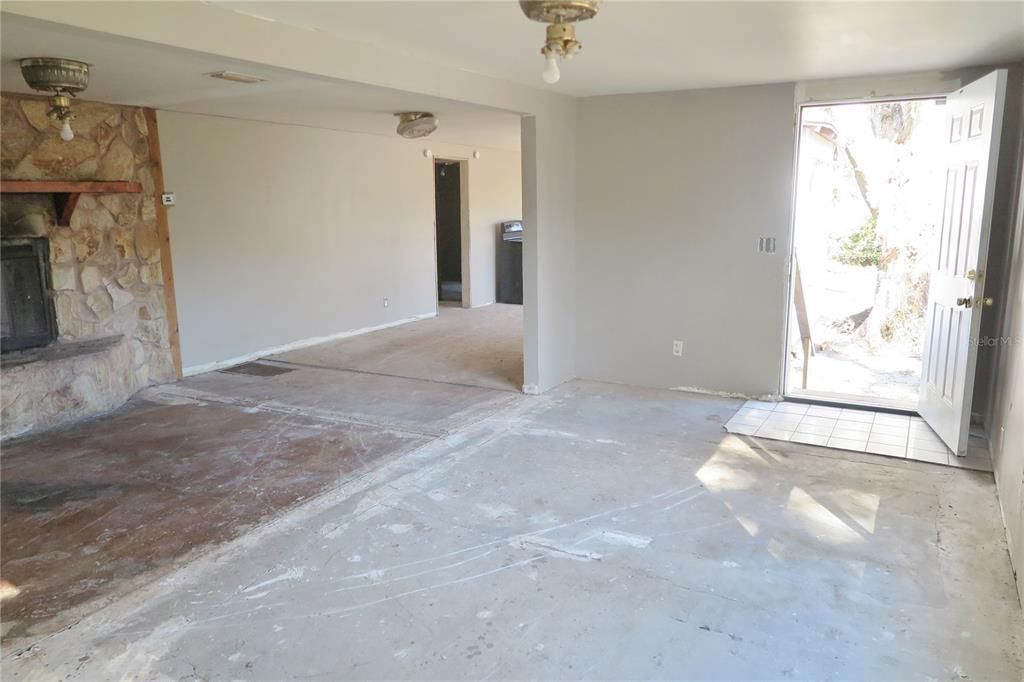 For Sale: $75,000 (3 beds, 2 baths, 1414 Square Feet)