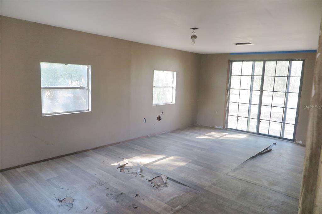 For Sale: $75,000 (3 beds, 2 baths, 1414 Square Feet)