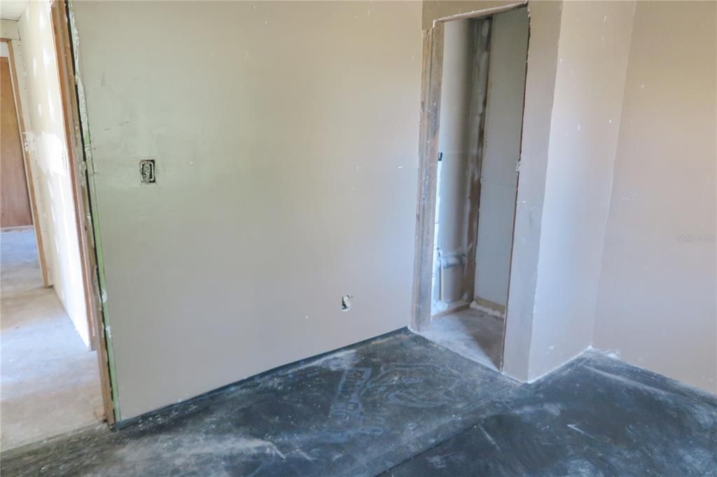 For Sale: $75,000 (3 beds, 2 baths, 1414 Square Feet)