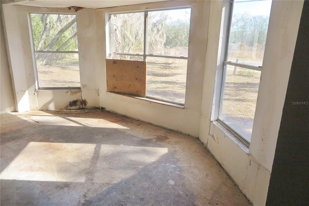 For Sale: $75,000 (3 beds, 2 baths, 1414 Square Feet)