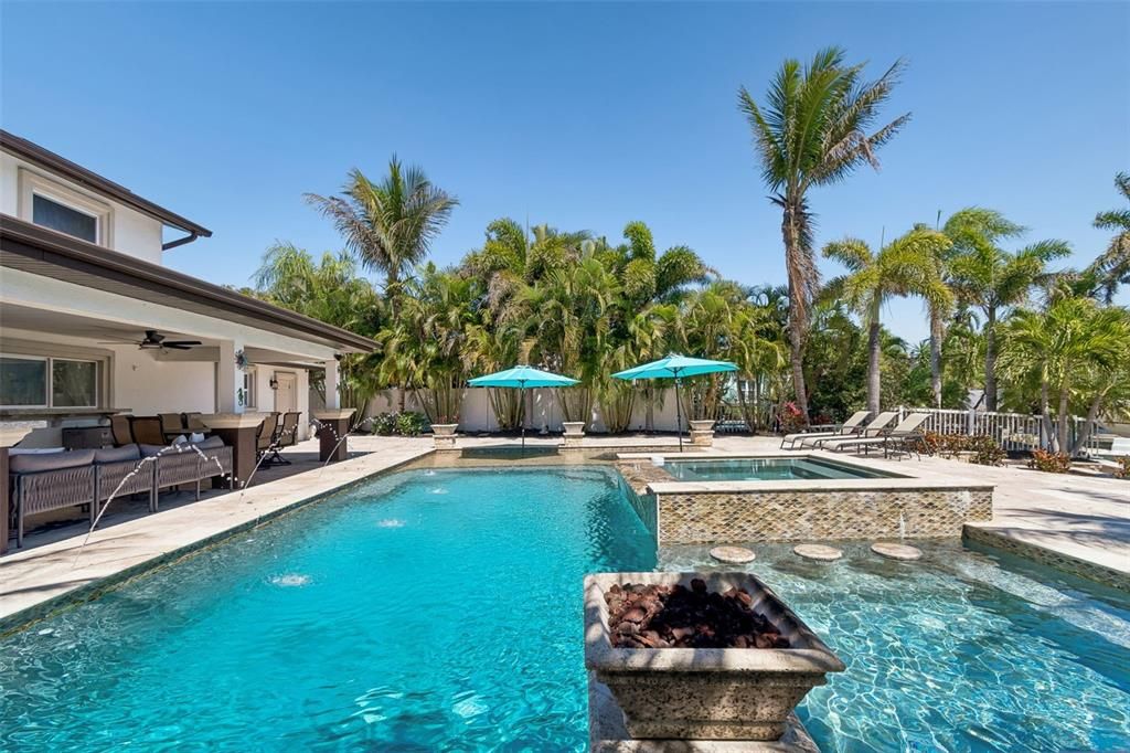 Activo con contrato: $1,549,000 (4 camas, 2 baños, 1932 Pies cuadrados)