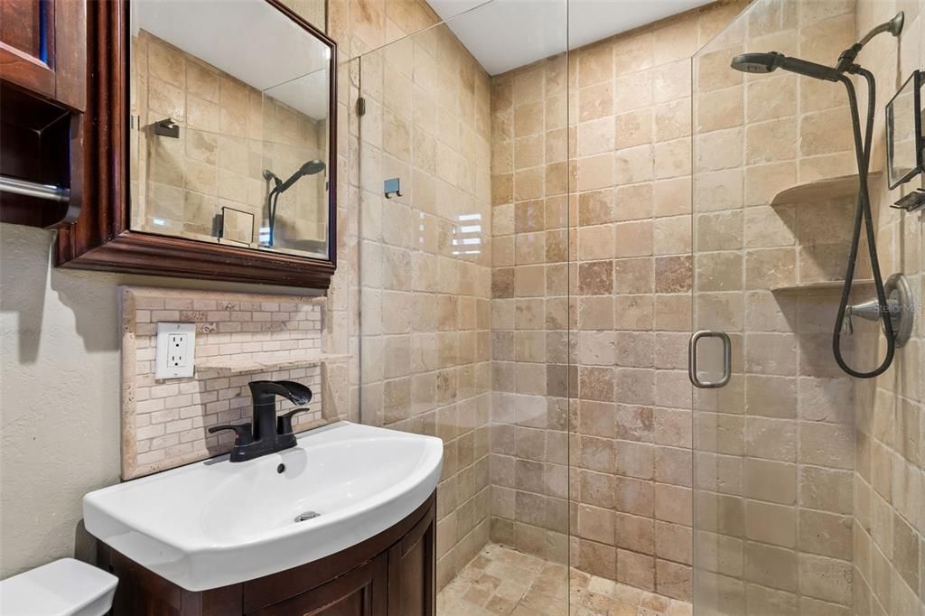 Activo con contrato: $1,549,000 (4 camas, 2 baños, 1932 Pies cuadrados)