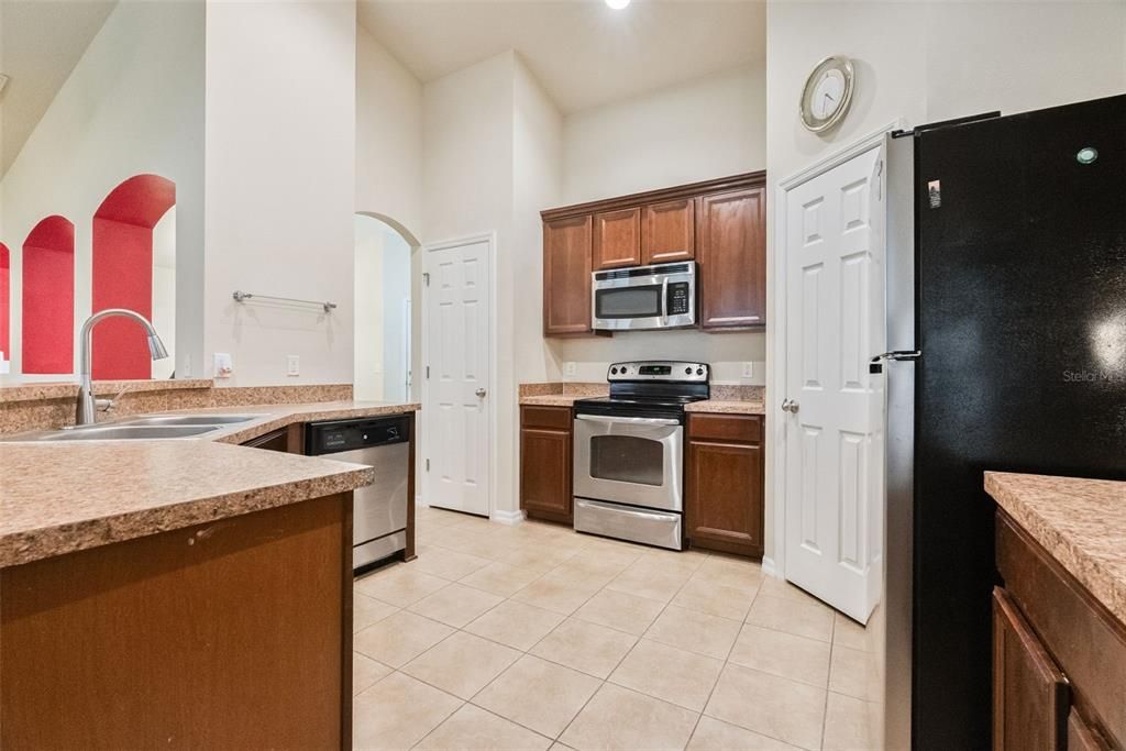 На продажу: $375,990 (3 спален, 2 ванн, 1673 Квадратных фут)