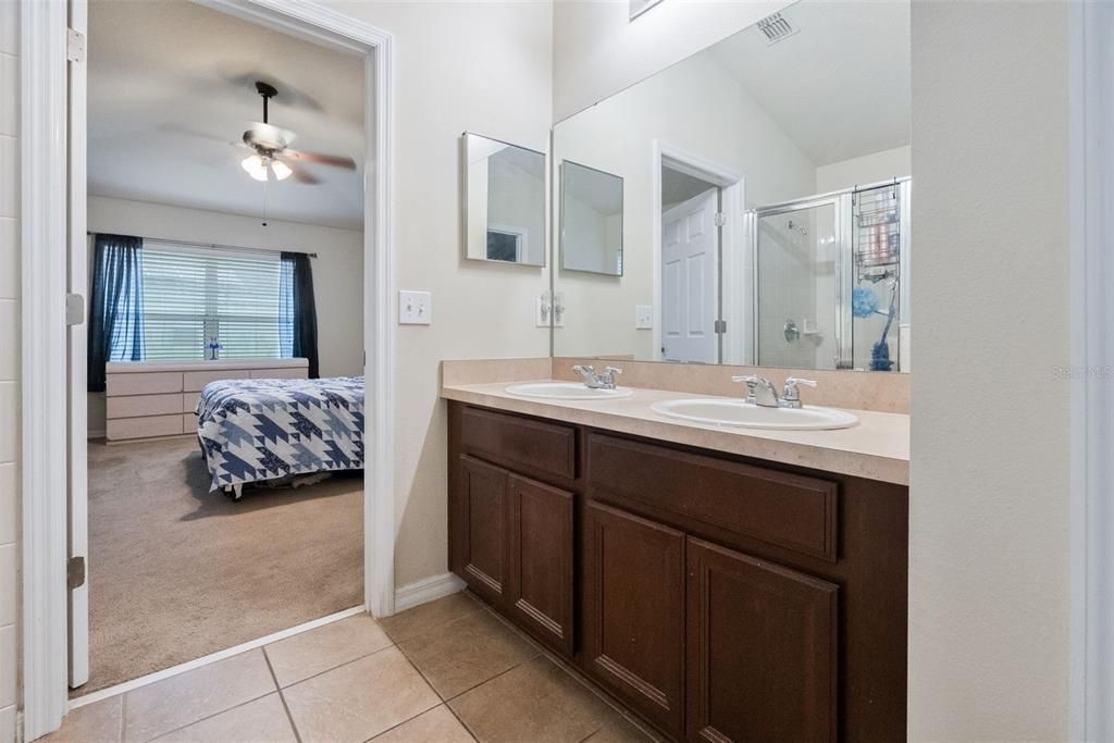 На продажу: $375,990 (3 спален, 2 ванн, 1673 Квадратных фут)