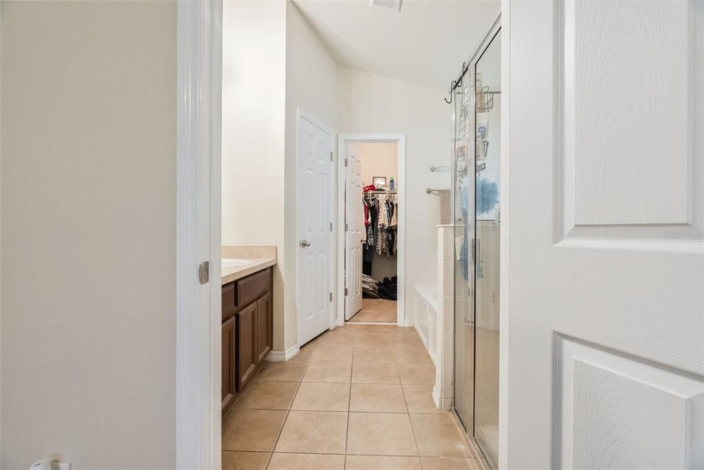 На продажу: $375,990 (3 спален, 2 ванн, 1673 Квадратных фут)