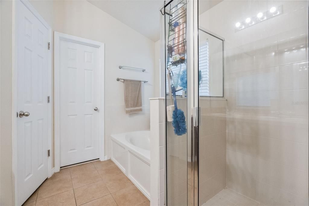 На продажу: $375,990 (3 спален, 2 ванн, 1673 Квадратных фут)