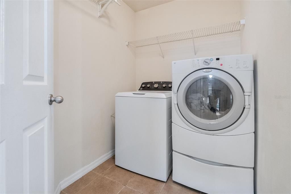 На продажу: $375,990 (3 спален, 2 ванн, 1673 Квадратных фут)