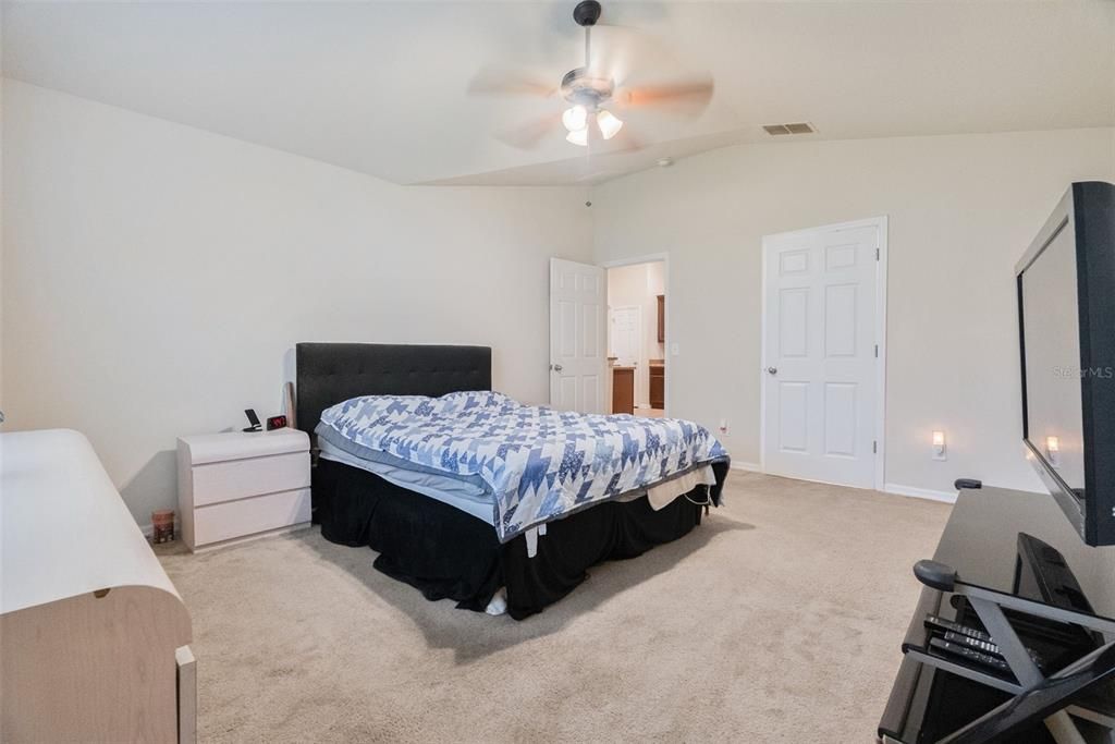 На продажу: $375,990 (3 спален, 2 ванн, 1673 Квадратных фут)