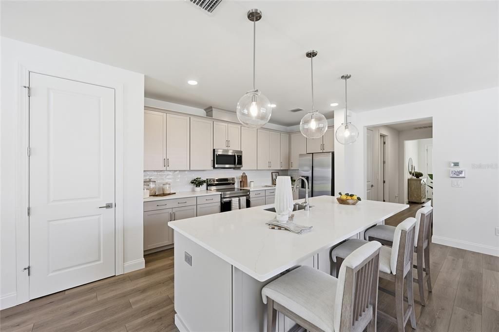 Active With Contract: $439,900 (3 beds, 2 baths, 1890 Square Feet)