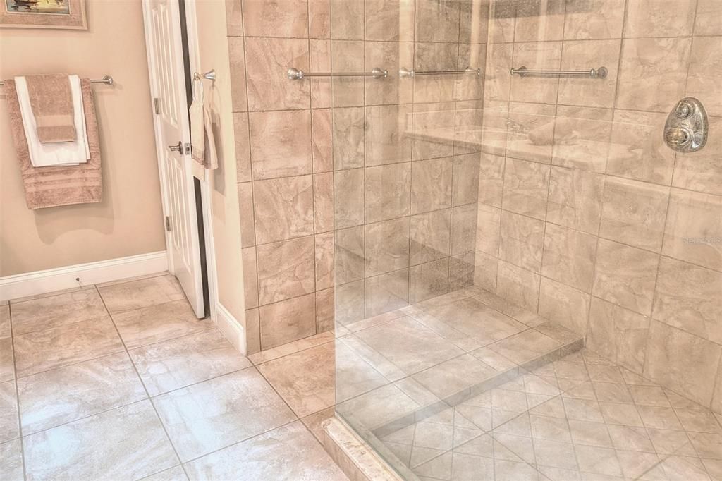 En Venta: $1,100,000 (3 camas, 3 baños, 2899 Pies cuadrados)